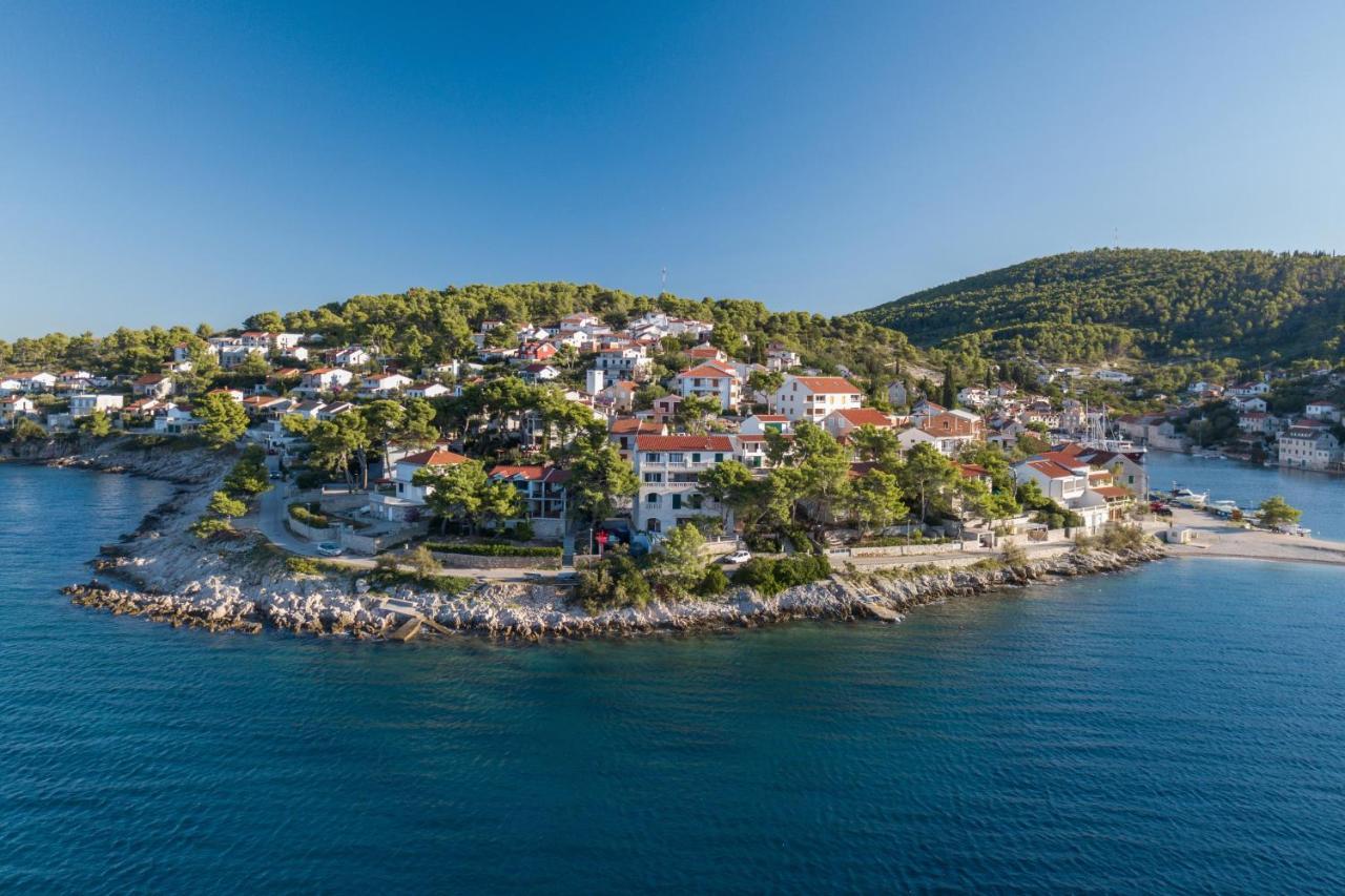 Apartments By The Sea Stomorska, Solta - 5190 Dış mekan fotoğraf